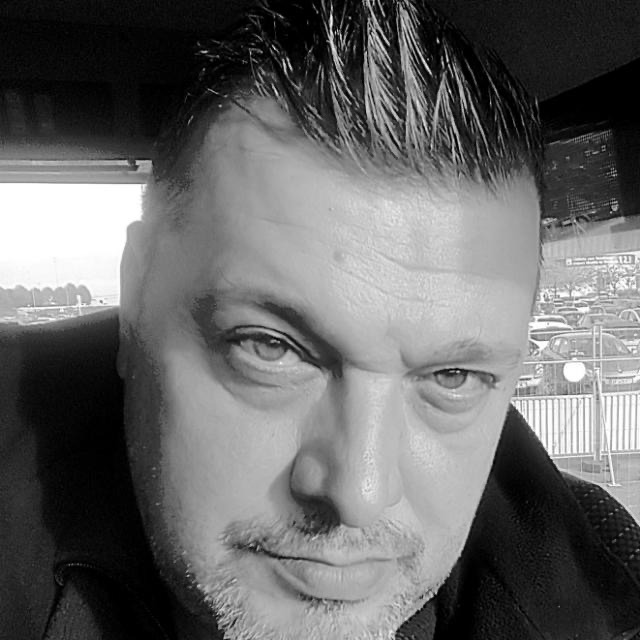 Profil de Naser